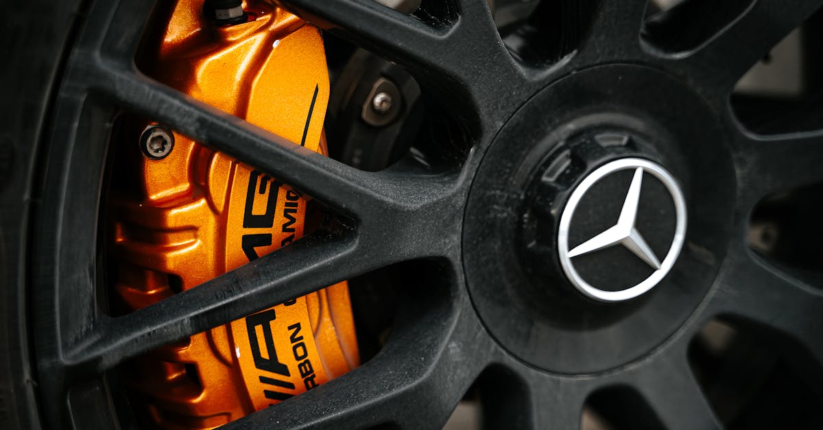 découvrez la mercedes cla 45 amg, une berline sportive alliant puissance et élégance avec son moteur performant, son design raffiné et des technologies de pointe pour une expérience de conduite inégalée.