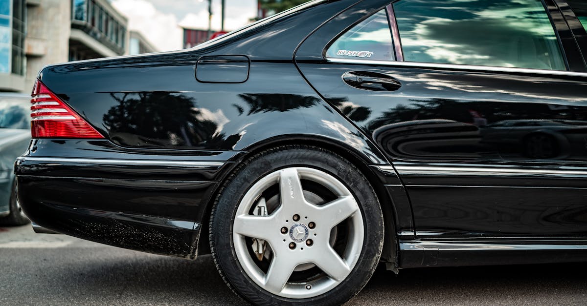 découvrez l'élégance suprême de la mercedes-maybach s-class, une berline de luxe qui allie performance exceptionnelle, confort inégalé et technologies innovantes. plongez dans un monde où le raffinement rencontre le savoir-faire, pour une expérience de conduite sans pareille.