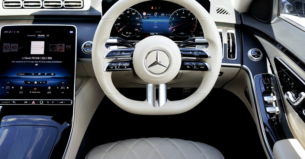découvrez l'élégance et le confort intemporel de la mercedes s-class, une berline de luxe alliant performance, technologie de pointe et design raffiné. plongez dans un univers où chaque détail est pensé pour offrir une expérience de conduite inégalée.