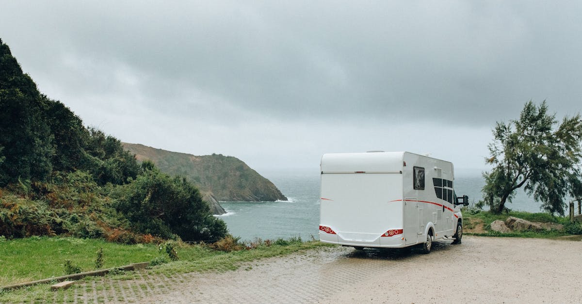 découvrez le plaisir de voyager en motorhome, un moyen de transport alliant confort et liberté. explorez des paysages magnifiques tout en bénéficiant d'un espace de vie chaleureux et fonctionnel. parfait pour des vacances en famille ou entre amis, le motorhome vous permettra de créer des souvenirs inoubliables sur la route.
