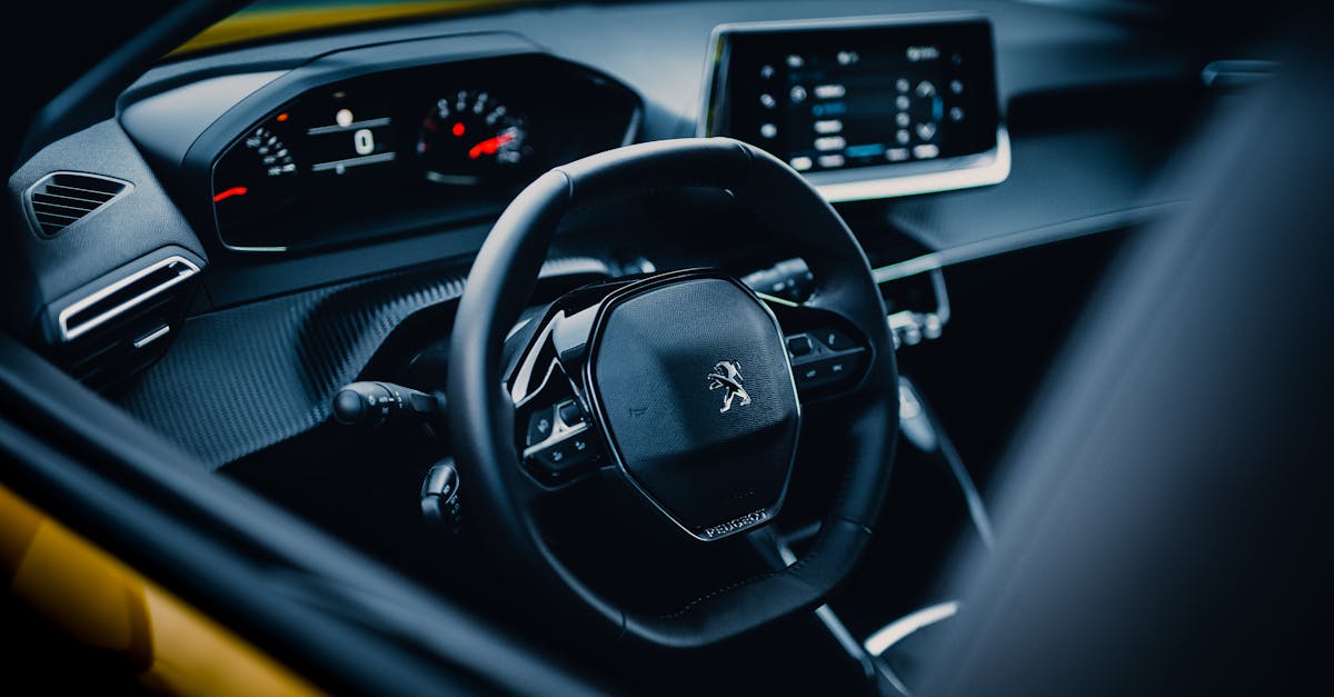 découvrez la peugeot 108, une citadine élégante et compacte, idéale pour la ville. avec son design moderne, ses technologies innovantes et son agilité exceptionnelle, elle offre une expérience de conduite agréable tout en garantissant un confort optimal. parfaite pour les déplacements urbains, la peugeot 108 allie praticité et style.