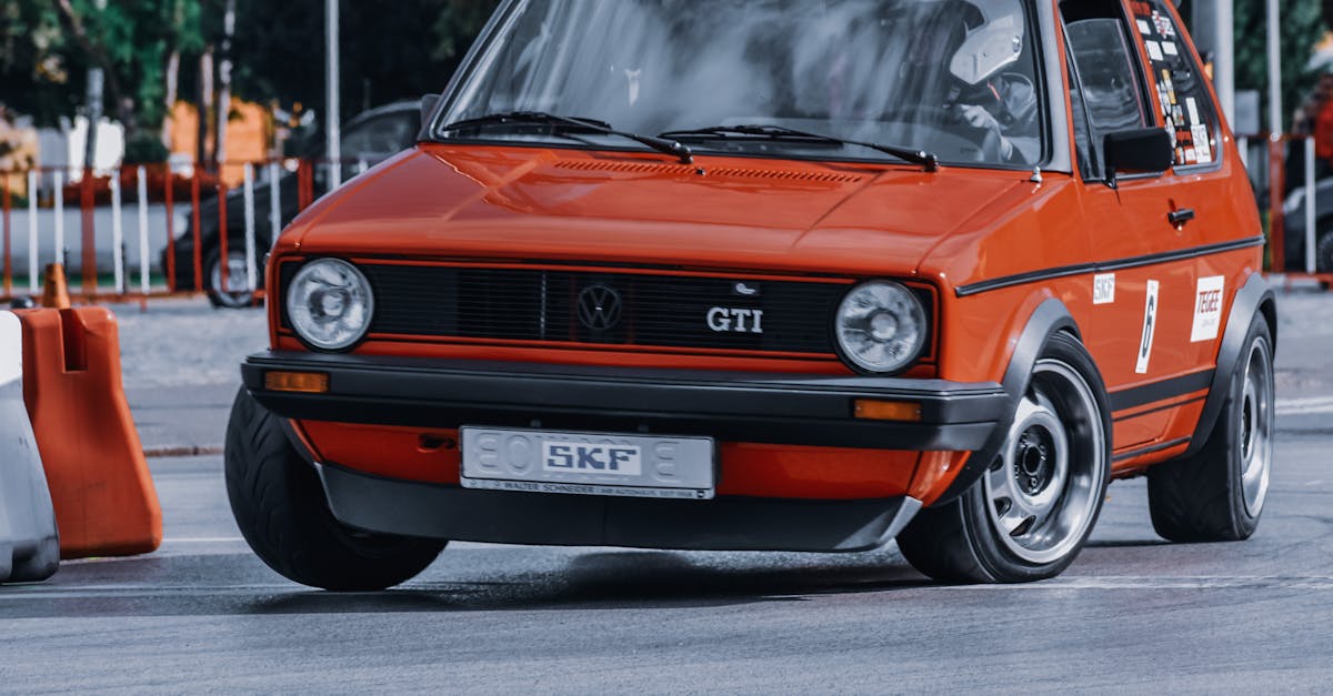 découvrez la légende de la peugeot 205 gti, une icône des années 80 mêlant sportivité et style. avec son moteur puissant et son design intemporel, elle incarne l'âme de la conduite sportive. plongez dans l'histoire et les performances de cette voiture compacte qui a marqué toute une génération.