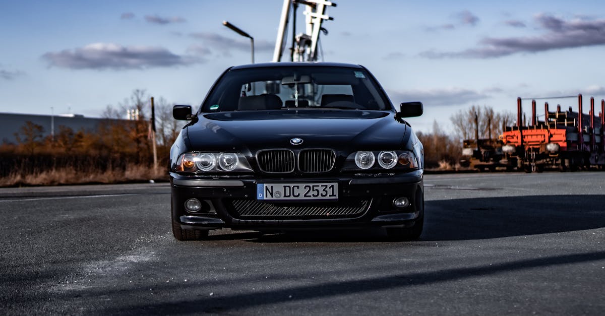 découvrez la bmw série 5, une berline alliant élégance, performance et technologies de pointe. profitez d'un confort de conduite exceptionnel et d'un design raffiné, idéal pour les trajets quotidiens comme pour les escapades. explorez ses moteurs puissants et ses fonctionnalités innovantes qui redéfinissent votre expérience automobile.