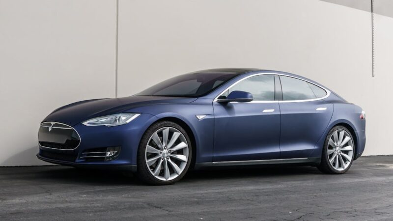 Les choix audacieux d’Elon Musk impactent-ils le marché des Tesla d’occasion ?