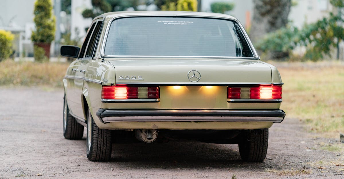 découvrez la mercedes 190e 2.5-16 evo ii, une icône de l'ingénierie allemande alliant performance et élégance. avec son moteur puissant et son design emblématique, cette berline sportive incarne l'esprit de la compétition des années 90. explorez ses caractéristiques uniques et plongez dans l'univers de la passion automobile.