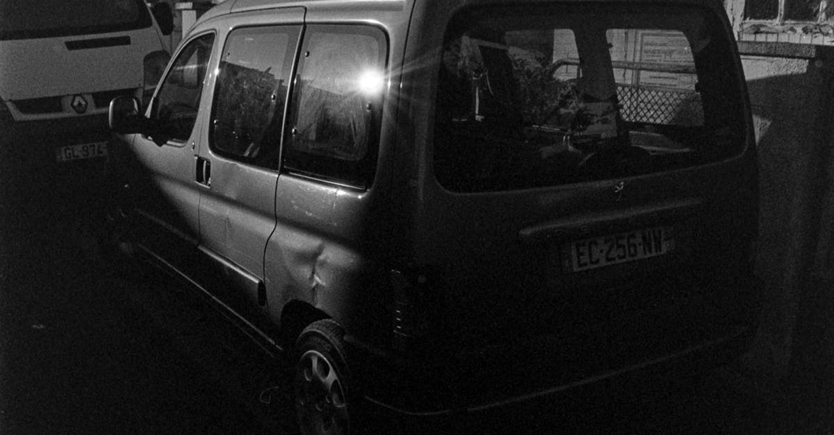 découvrez tout sur la peugeot 103, la célèbre mobylette française : histoire, caractéristiques techniques, modèles emblématiques et conseils d'entretien pour passionnés et collectionneurs.