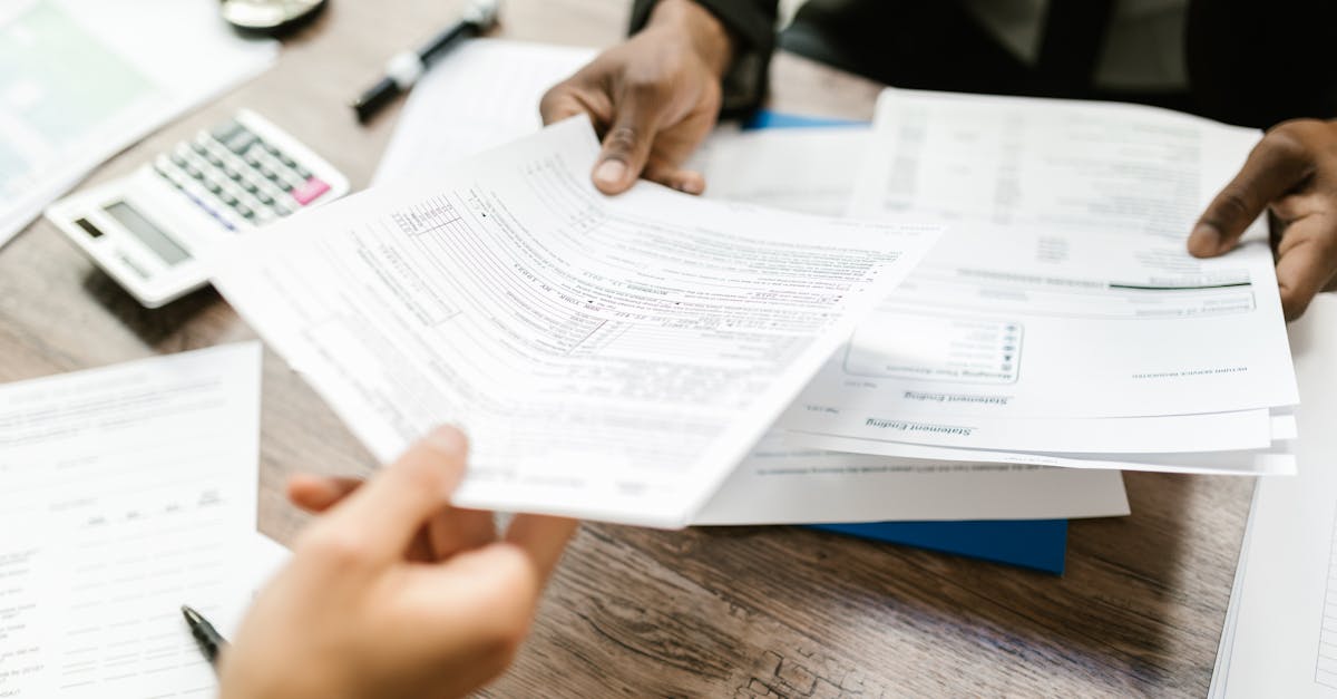 découvrez tout ce qu'il faut savoir sur les taxes : définitions, types, calculs et conseils pour optimiser votre fiscalité, que vous soyez particulier ou professionnel.