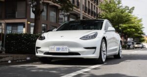 découvrez la tesla model 3, la berline électrique qui allie performance, efficacité énergétique et technologie de pointe. profitez d'une conduite sans aucun compromis grâce à son autonomie impressionnante, son design moderne et ses fonctionnalités avancées.