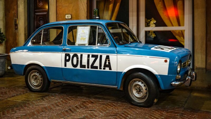 découverte de la fiat 600 : un classique au charme indéniable