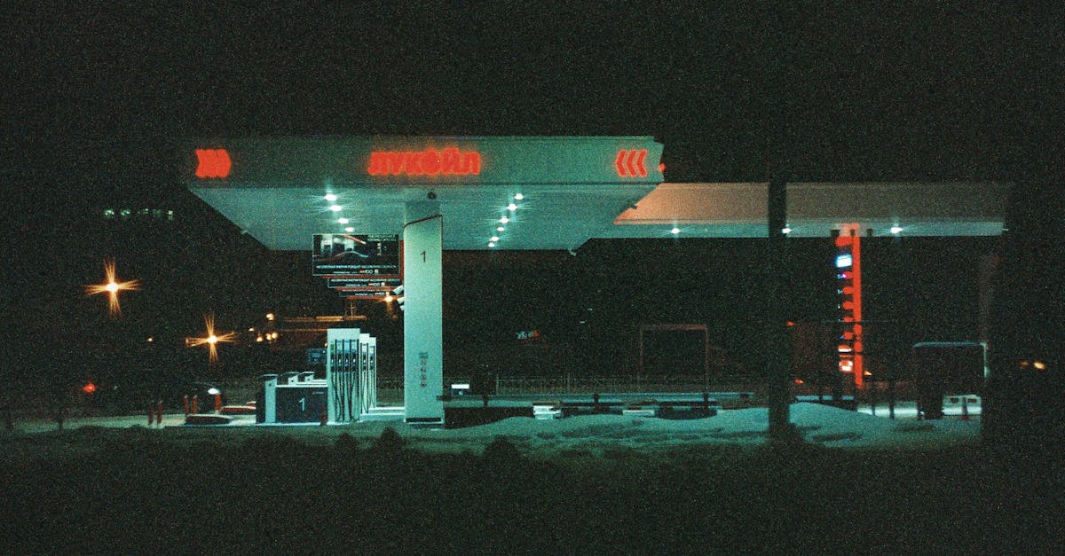 découvrez tout ce qu'il faut savoir sur l'essence : composition, utilisations, impact environnemental et conseils pour une consommation responsable de la gasoline.