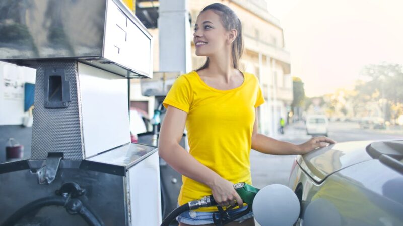 Un homme parvient à obtenir 423 pleins d’essence offerts grâce à La Poste !