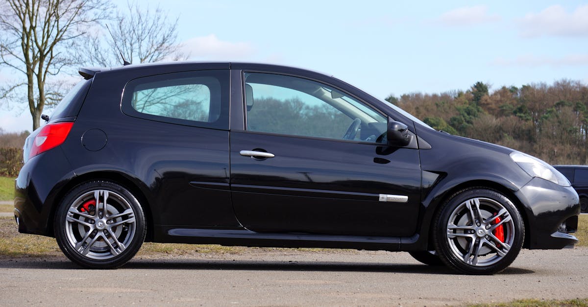 découvrez la renault mégane 4 rs : une compacte sportive alliant performance, design agressif et technologies innovantes. profitez d’une expérience de conduite unique grâce à son moteur puissant et son châssis dynamique.