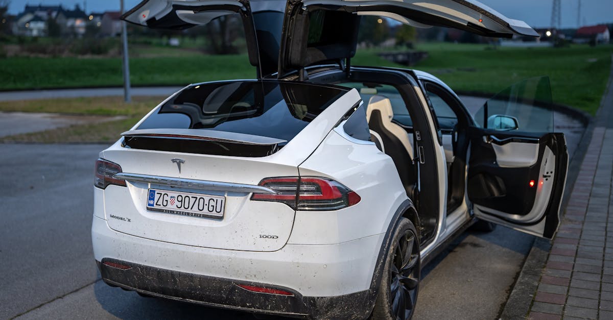 découvrez la tesla model x, le suv 100% électrique alliant performance, sécurité et design innovant. profitez de son autonomie remarquable et de ses fonctionnalités intelligentes pour une expérience de conduite exceptionnelle.