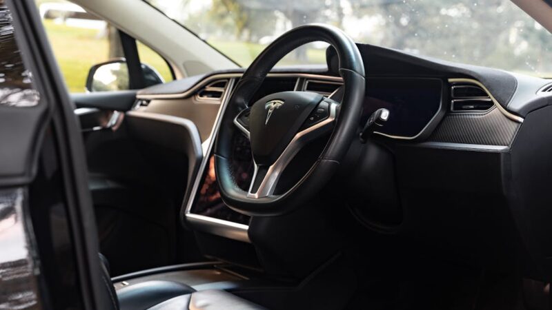 découverte du tesla model x : un SUV électrique révolutionnaire