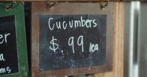 découvrez le cybertruck abordable : un véhicule futuriste alliant design innovant, robustesse et prix accessible. profitez de performances électriques exceptionnelles à un coût attractif.