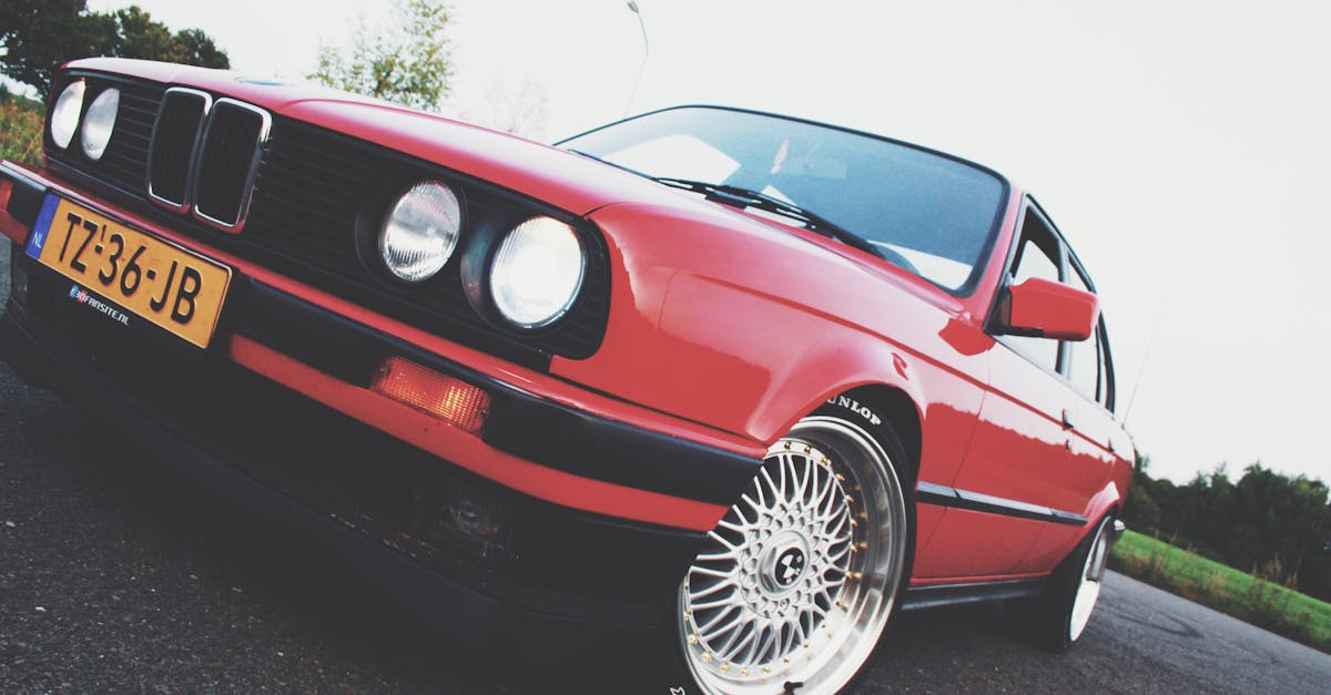 découvrez tout sur la bmw m3 e30, icône sportive des années 80. histoire, caractéristiques techniques, performances et conseils pour passionnés d'automobile.