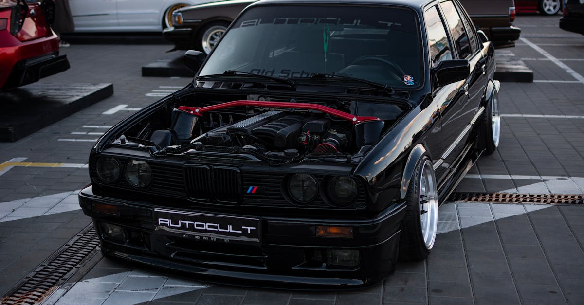 découvrez tout sur la bmw m3 e30, une icône sportive des années 80 réputée pour ses performances, son design intemporel et son histoire en compétition automobile.