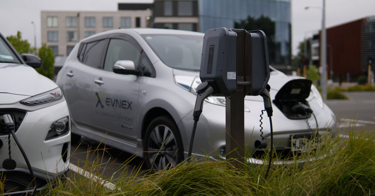 découvrez tout ce qu'il faut savoir sur les véhicules électriques : avantages, fonctionnement, modèles disponibles, coûts et conseils pour une mobilité plus écologique et économique.