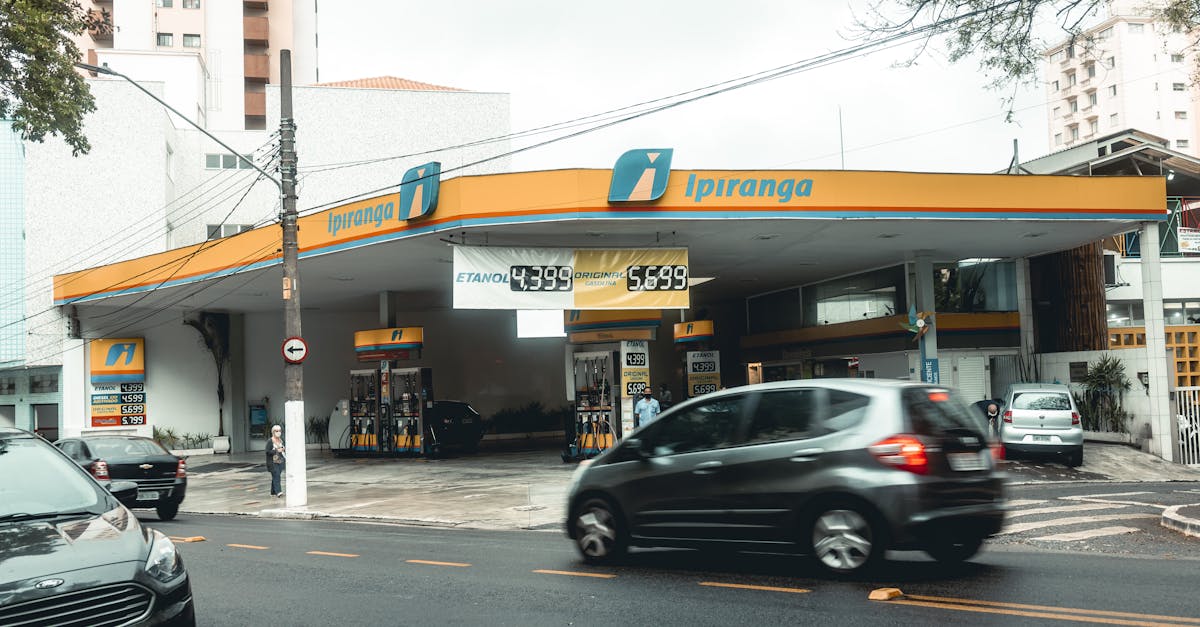 découvrez les dernières mises à jour des prix du carburant, comparez les tarifs à la pompe et suivez les tendances du marché pour économiser sur vos pleins d'essence partout en france.