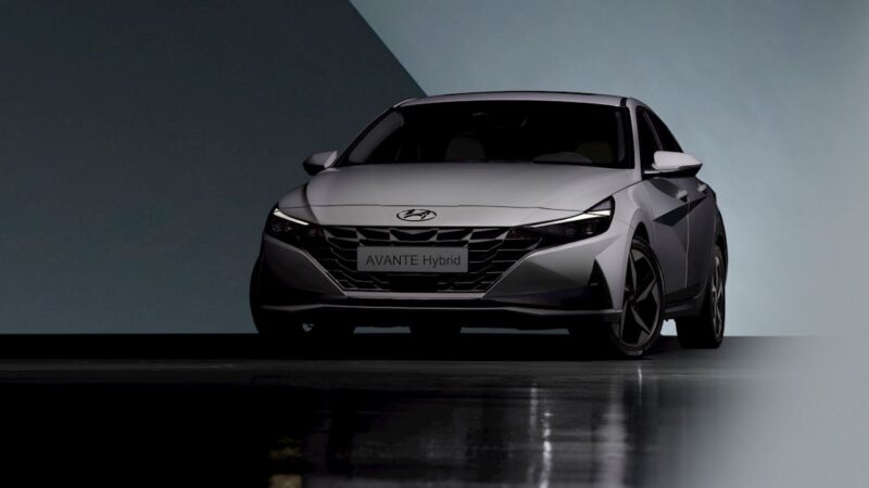 Les voitures hybrides essence les plus vendues en mars 2025 : un succès retentissant pour les modèles français !