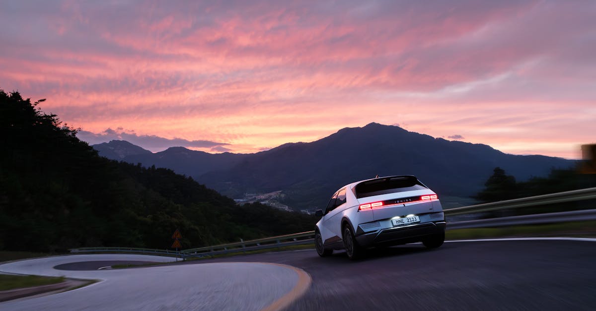 découvrez la hyundai i30 : une berline compacte moderne, offrant confort, sécurité et technologies innovantes. explorez ses performances, son design élégant et ses équipements adaptés à tous vos besoins au quotidien.