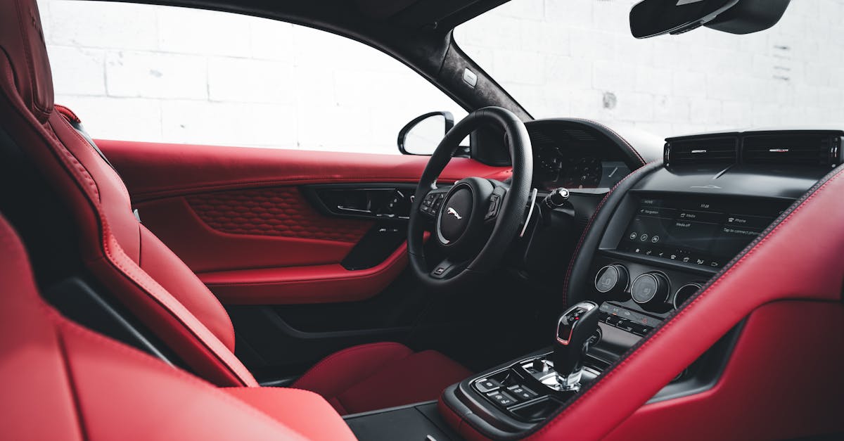 découvrez la jaguar f-type, une voiture de sport élégante et puissante alliant design raffiné, performances exceptionnelles et technologies avancées. profitez d'une expérience de conduite inoubliable avec la f-type.