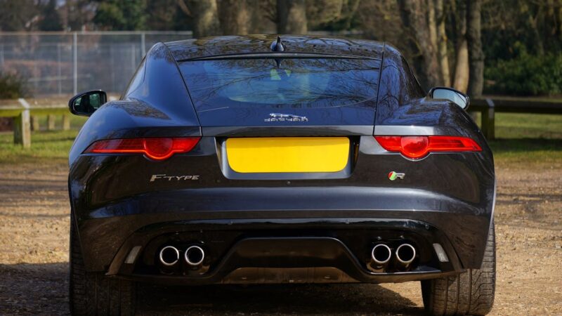 découverte de la jaguar f-type : un modèle emblématique alliant performance et élégance