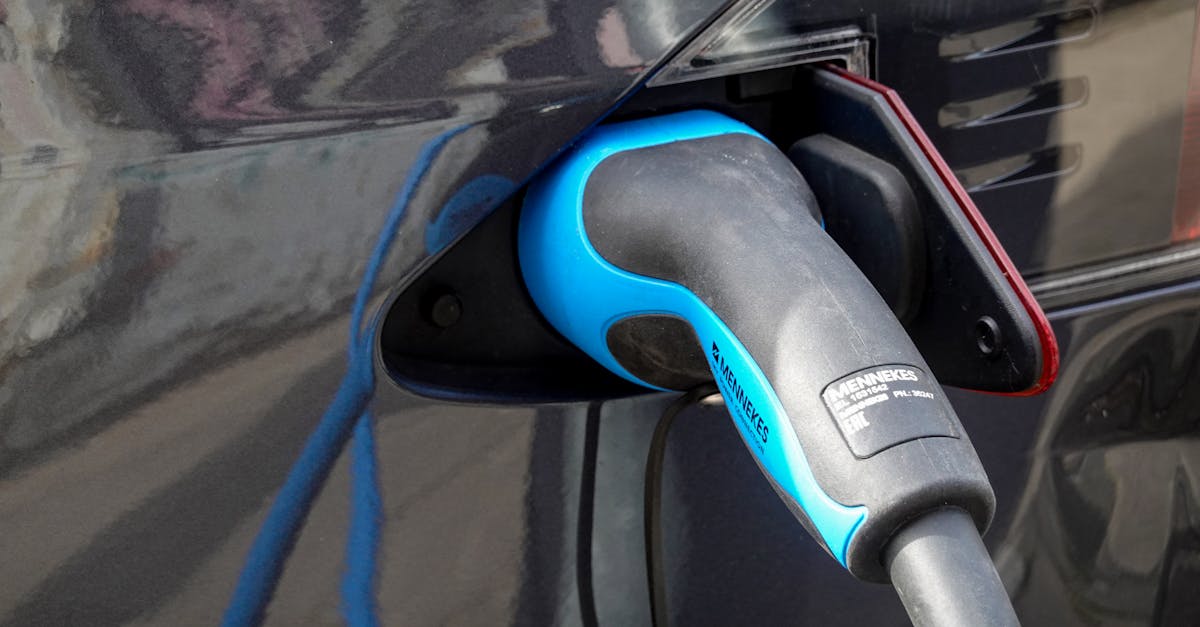 découvrez tout ce qu'il faut savoir sur les voitures hybrides rechargeables (plug-in hybrids) : fonctionnement, avantages, autonomie, économies de carburant et comparatifs pour choisir le modèle qui vous convient le mieux.