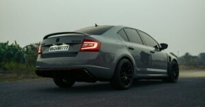 découvrez la skoda octavia : une berline spacieuse, économique et fiable, idéale pour la famille et les professionnels. explorez ses équipements modernes, ses performances et ses options de personnalisation pour un confort de conduite optimal.