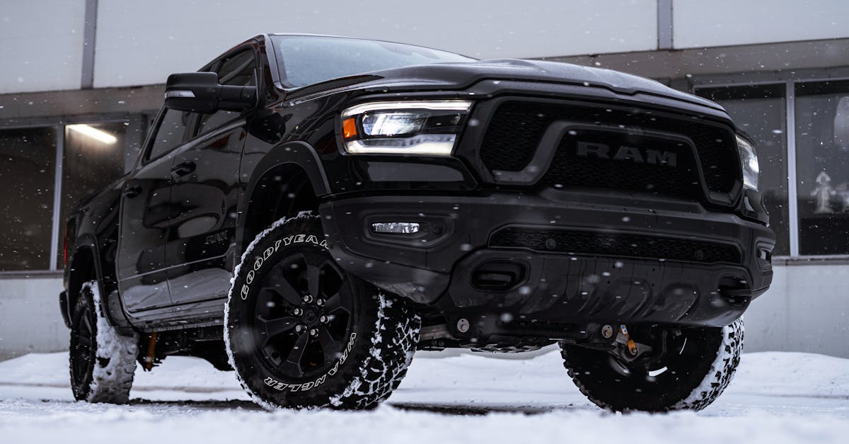 Pneus 4 saisons contre pneus hiver : une étude révèle des performances décevantes sur la glace