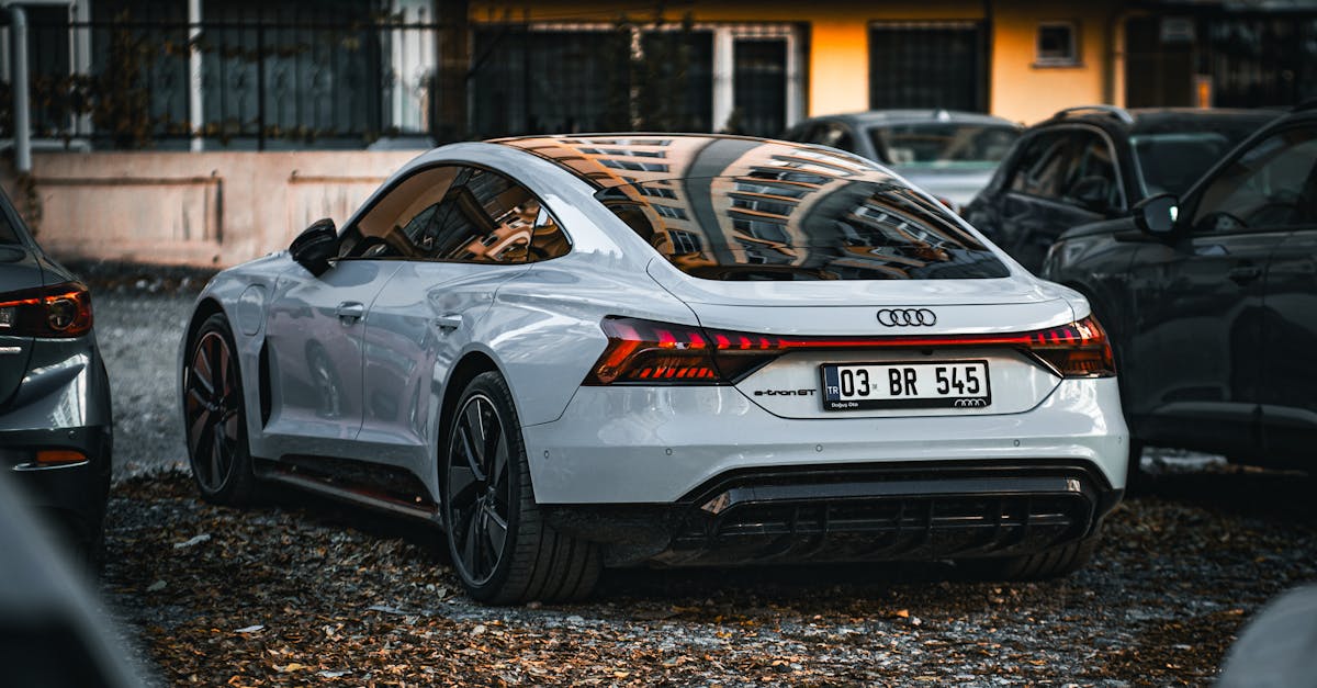 découvrez l'audi e-tron, le suv 100% électrique combinant performance, autonomie et technologies innovantes. profitez d'une conduite premium et respectueuse de l'environnement avec audi.