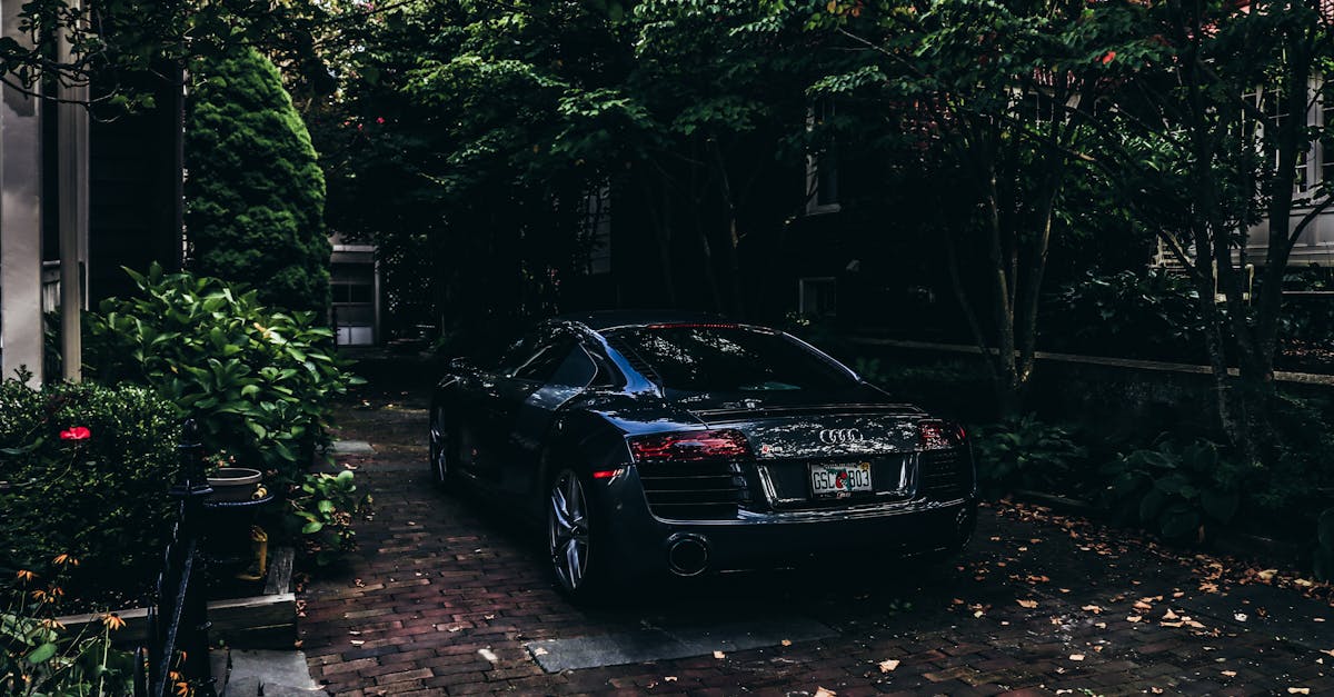 découvrez l'audi e-tron, le suv 100% électrique alliant performance, autonomie et technologie de pointe pour une expérience de conduite unique et respectueuse de l'environnement.