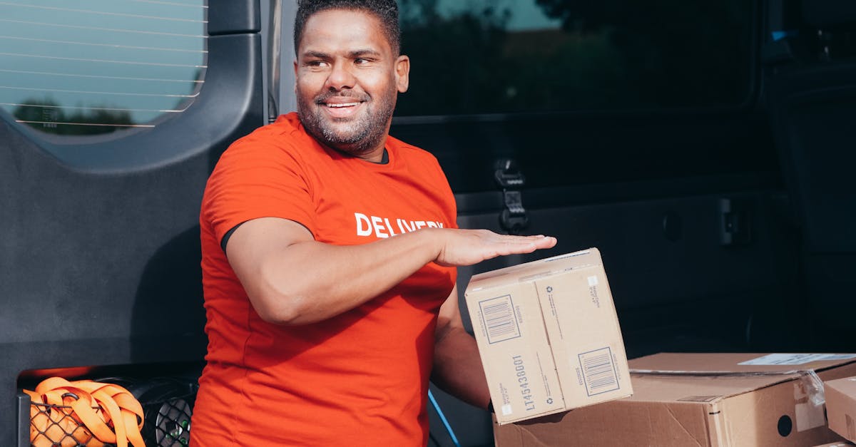 découvrez le ford transit custom, le fourgon polyvalent idéal pour les professionnels. profitez de ses performances, de son espace modulable et de ses technologies avancées pour optimiser tous vos déplacements.