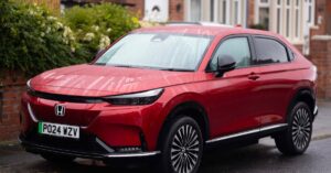 découvrez tout sur le suv honda préféré de max verstappen, alliant performance et élégance inspirées par le champion de formule 1.