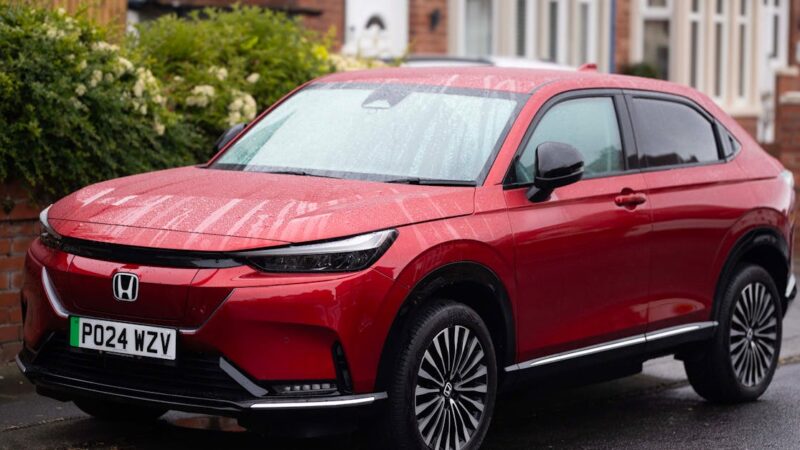 Max Verstappen prend le volant du tout nouveau SUV futuriste de Honda !