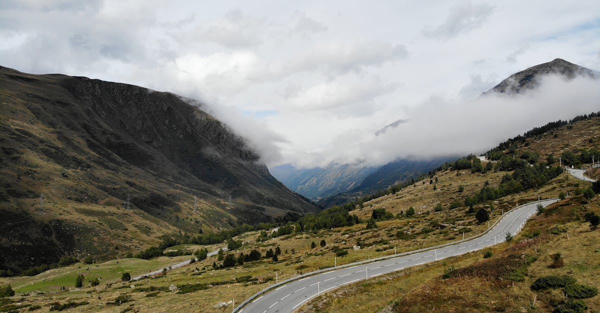 découvrez le range rover evoque p300e, le suv hybride rechargeable alliant élégance, performances et technologies innovantes. profitez d'une conduite dynamique, d'une faible consommation et du luxe emblématique range rover.