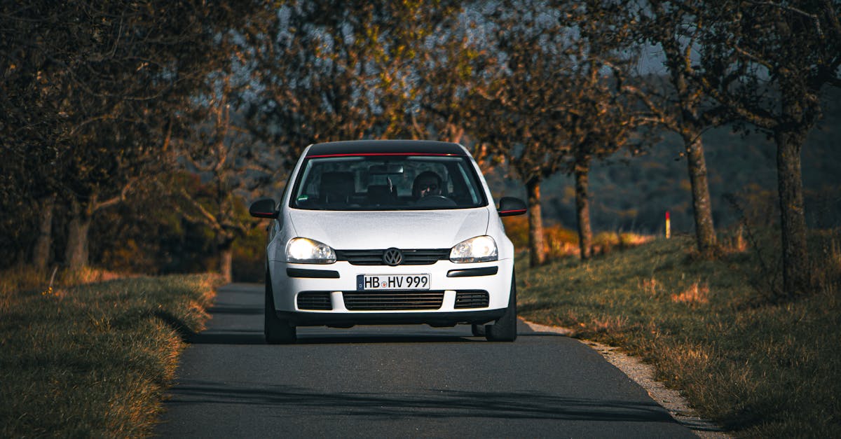 découvrez la volkswagen golf 8 r, la sportive compacte alliant performance, design dynamique et technologies innovantes pour une expérience de conduite exceptionnelle.