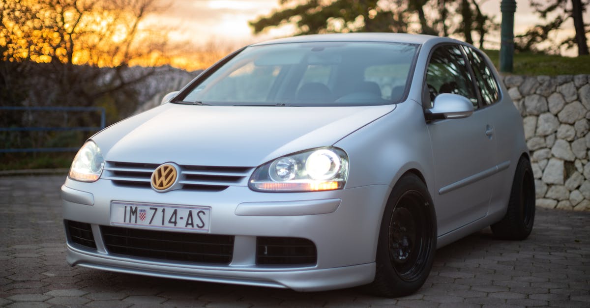découvrez la volkswagen golf 8 r, une voiture compacte sportive alliant performance, design moderne et technologie de pointe pour une expérience de conduite inégalée.