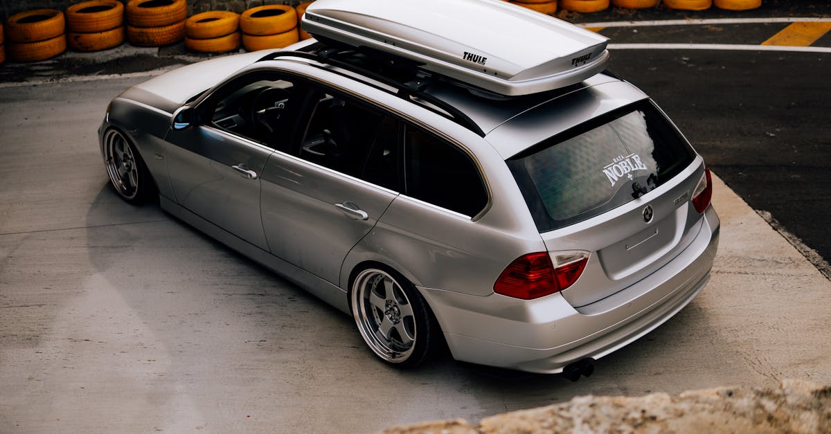 découvrez la bmw série 3, une berline alliant performance, élégance et technologie avancée pour une expérience de conduite exceptionnelle.