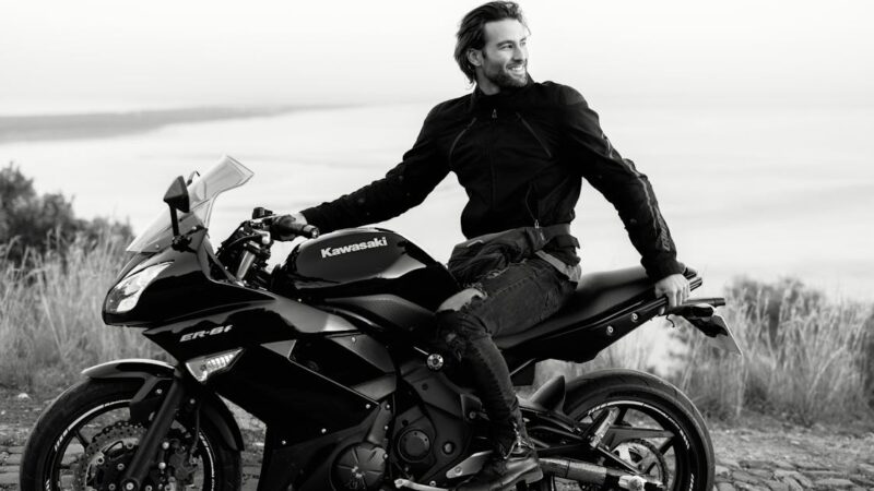 Kawasaki réduit le prix de sa moto hybride : une occasion à saisir !