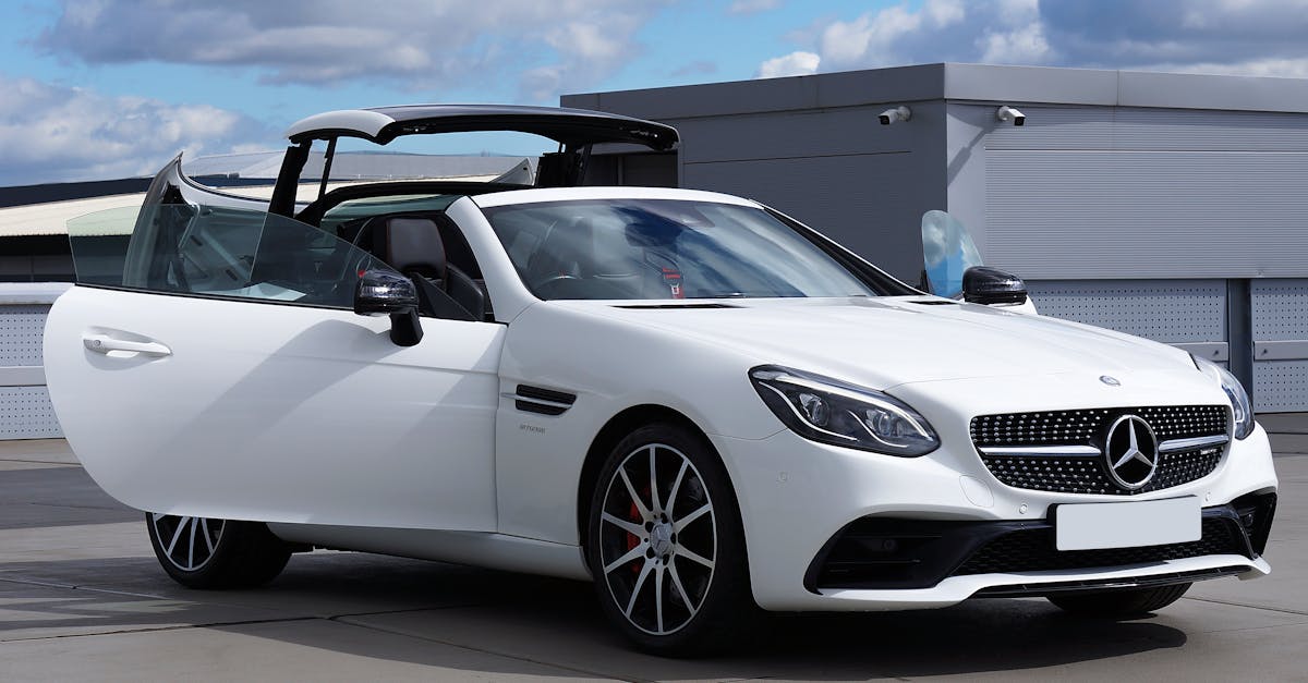 découvrez la mercedes-amg c 63 s cabriolet 2016, une voiture de luxe alliant puissance, performance et design raffiné pour une expérience de conduite exceptionnelle en plein air.