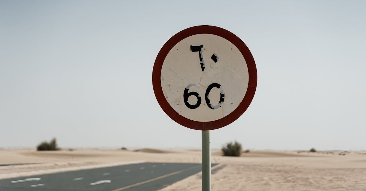 Un automobiliste dépose plainte contre Anne Hidalgo après l’instauration de la limitation de vitesse à 50 km/h sur le périphérique, arguant des conséquences financières pour son véhicule et son budget.