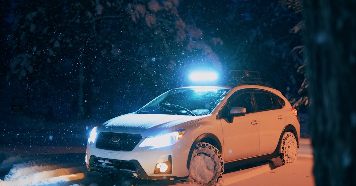 découvrez notre sélection de pneus hiver performants pour une meilleure adhérence et sécurité sur routes froides et enneigées.