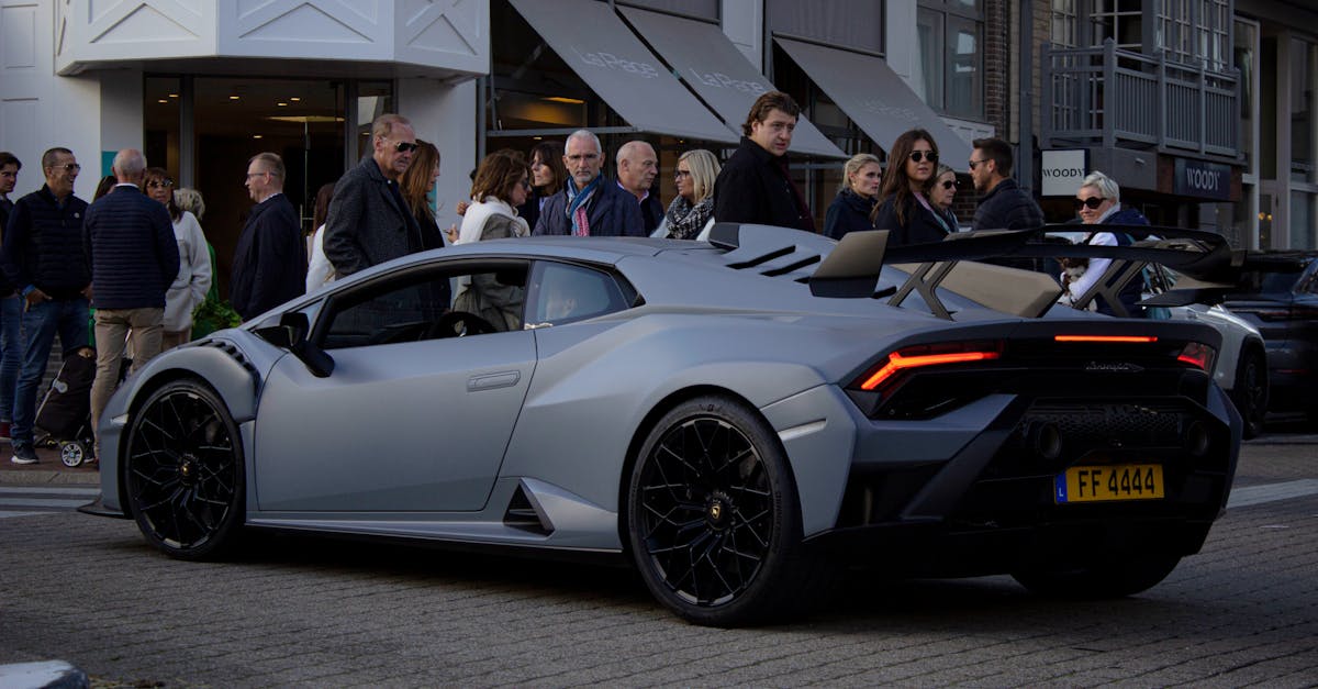 découvrez la lamborghini aventador svj 2018, une supercar d'exception alliant puissance extrême, design agressif et technologie de pointe pour une expérience de conduite inoubliable.