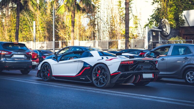 découverte de la fiche technique de la lamborghini aventador svj 2018 (portes