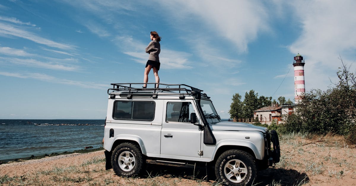 découvrez le range rover, symbole d'élégance et de performance tout-terrain, alliant luxe et technologie avancée pour une expérience de conduite inégalée.