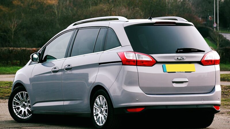 Découvrez les modèles de SUV et de berlines les plus économiques pour les familles