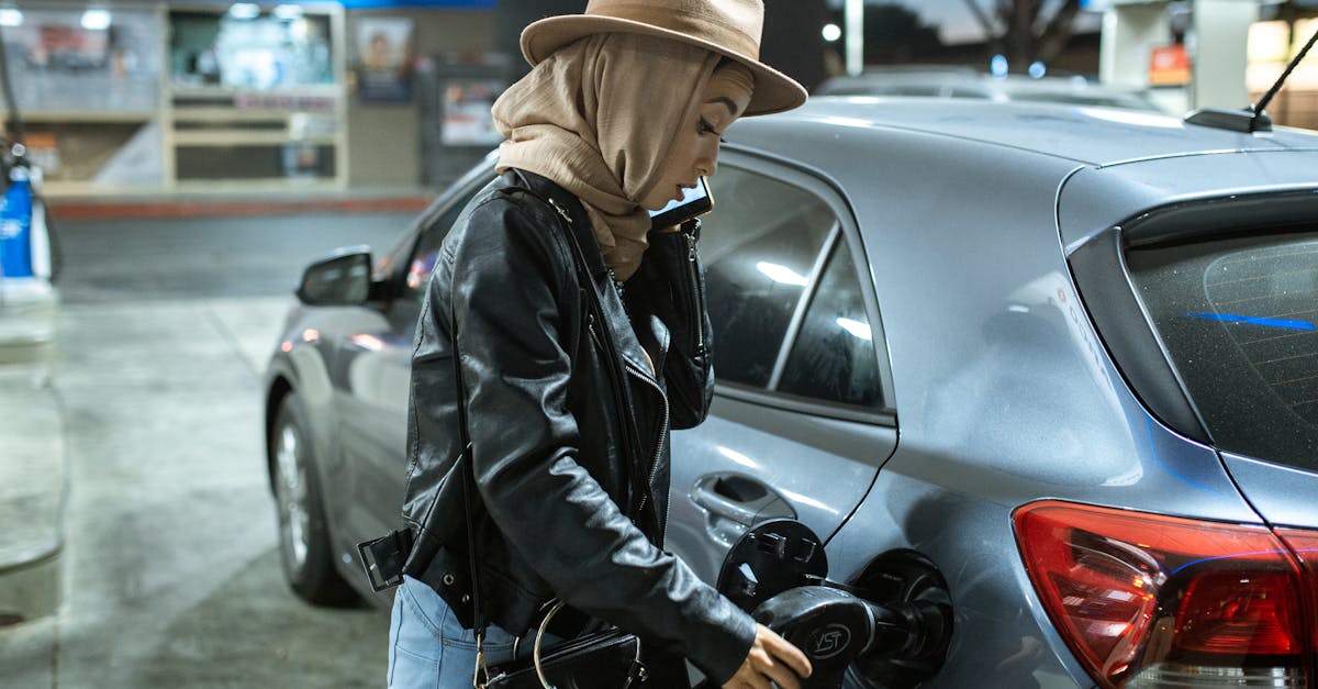 découvrez l'avenir des voitures à essence après 2035 : réglementations, innovations et impact environnemental.