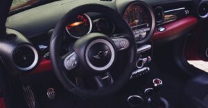 découvrez le mini clubman, alliant style emblématique, espace intelligent et performances dynamiques pour une expérience de conduite unique.