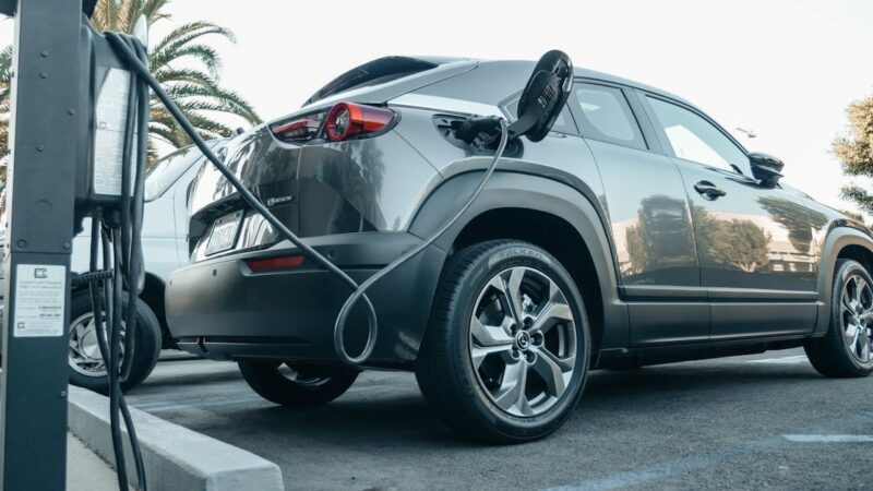 découvrez 10 modèles de voitures hybrides rechargeables économes pour 2024